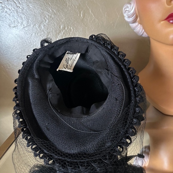 GLAMOROUS 1930\'s BLACK STRAW TILT FEDORA WITH VEIL